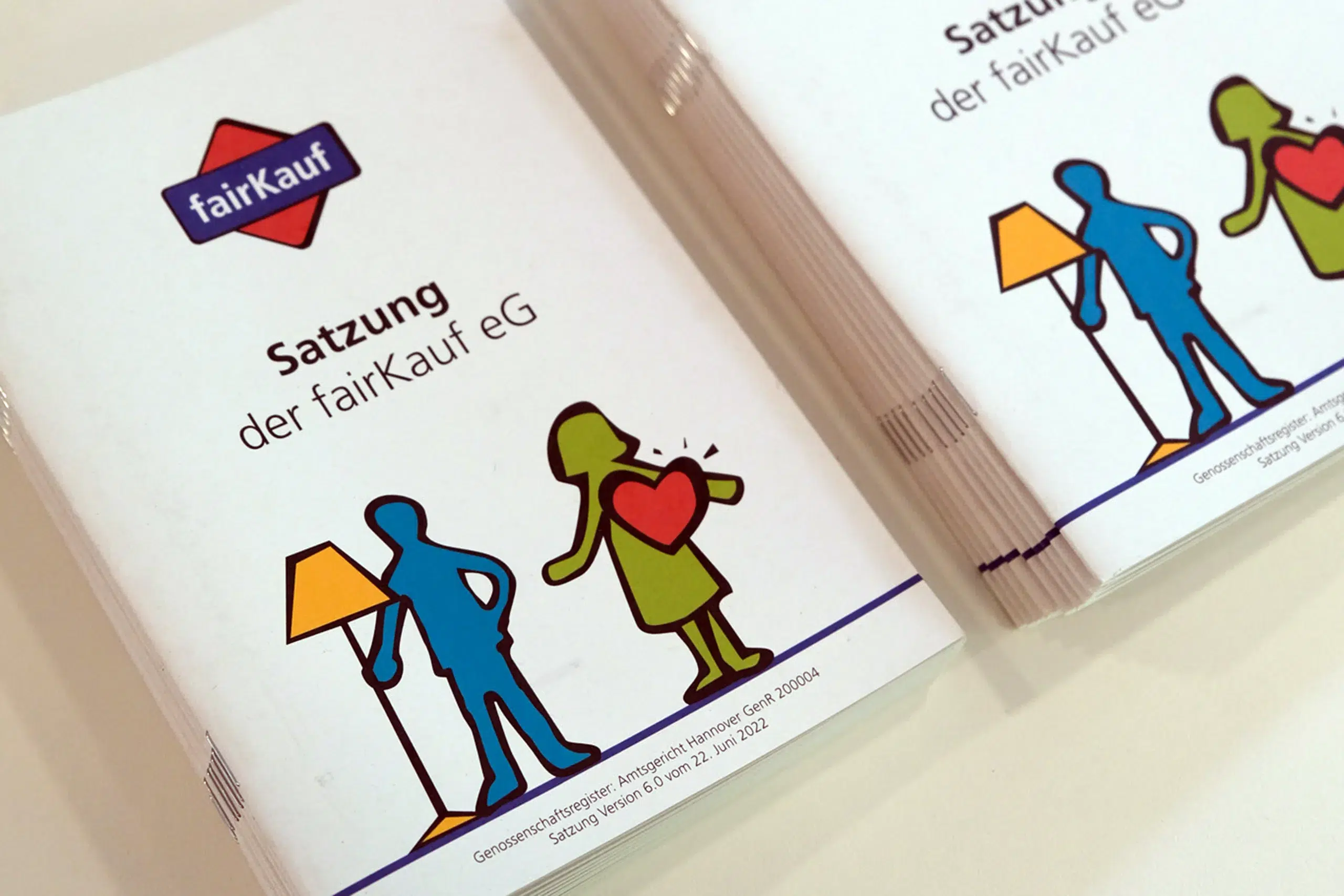 Foto eines Stapels Bröschuren von fairkauf